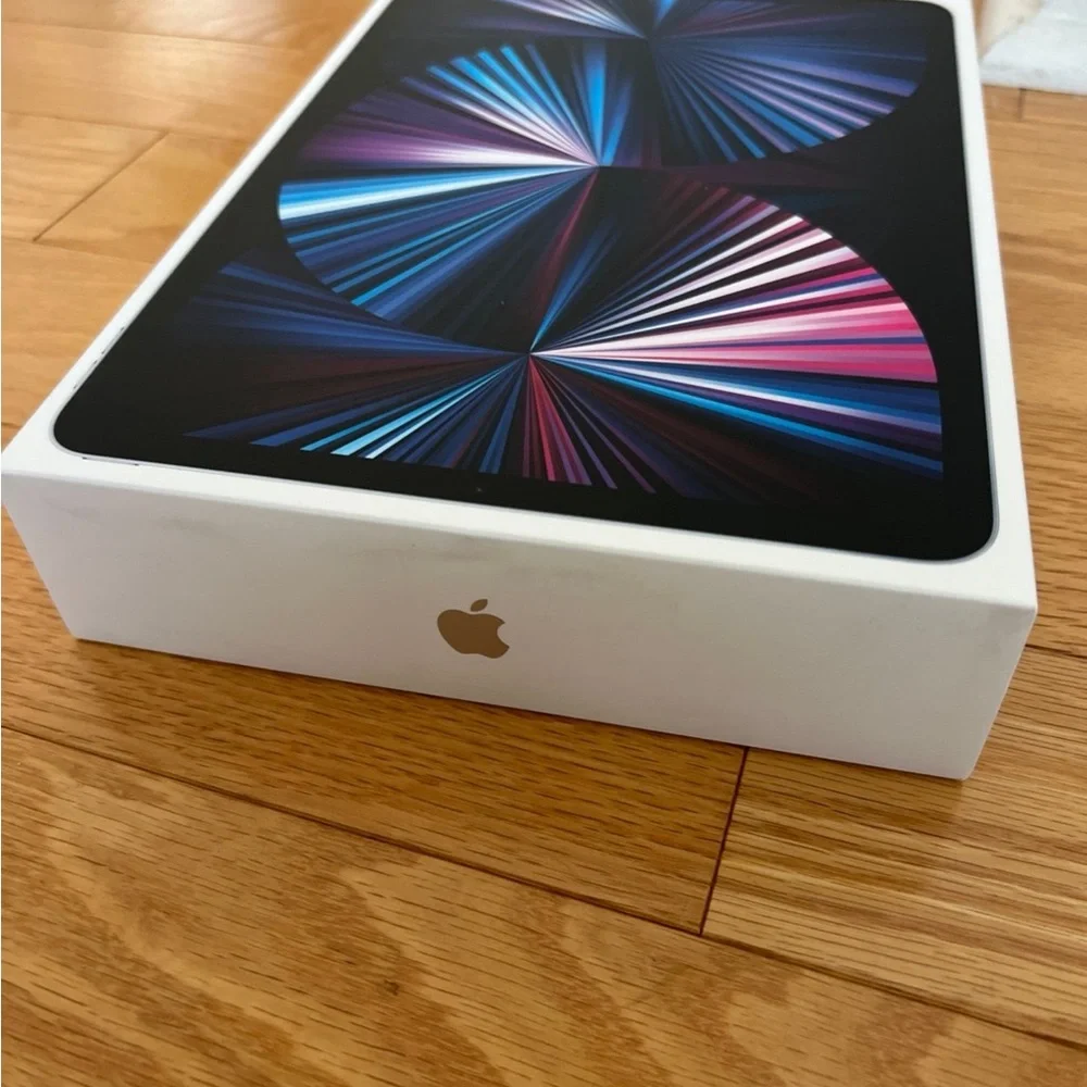 iPad Pro 3rd generation BOX with AC charger and USB-c cable only